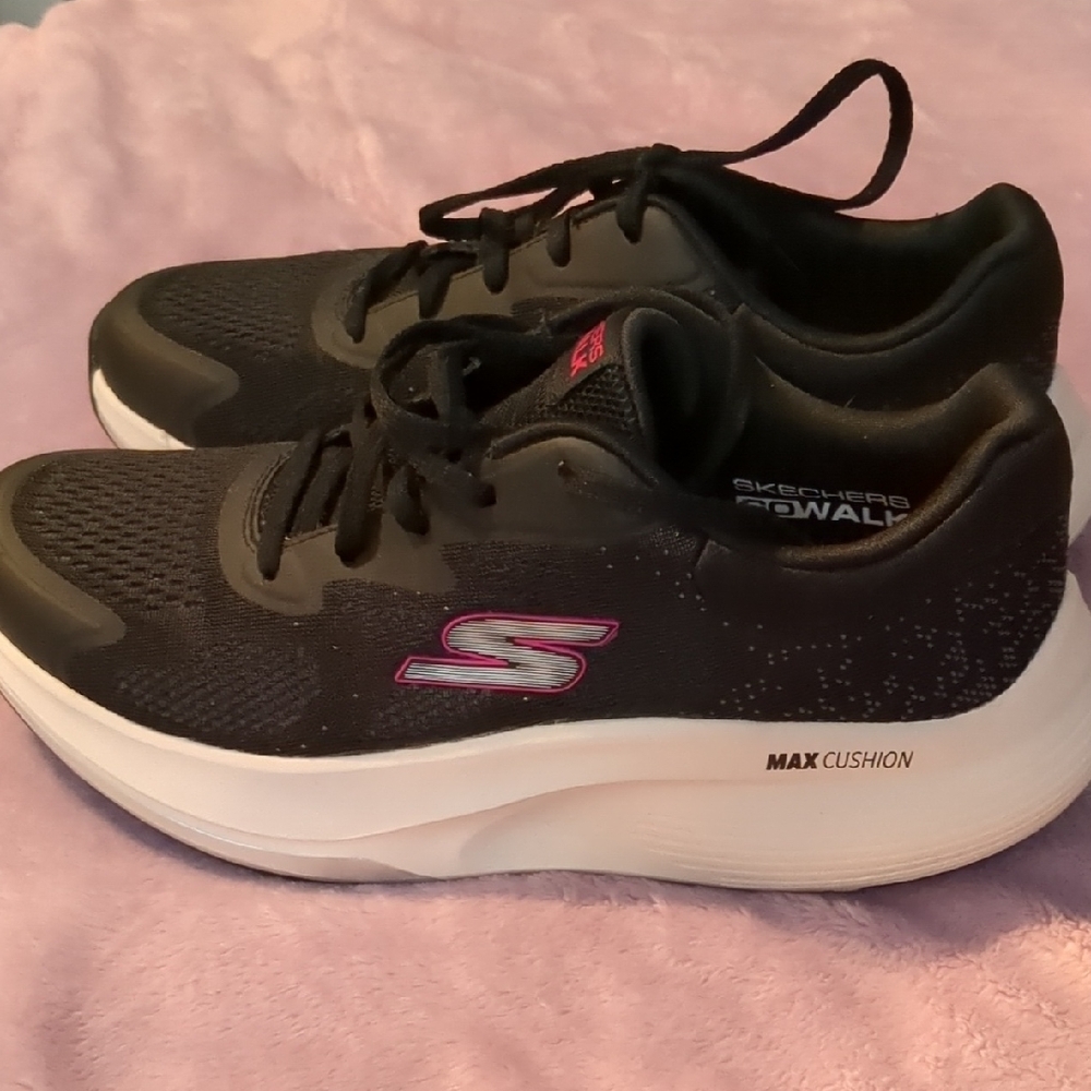 Skechers Women's Black and Pink Max Cushion Rocker Sneakers